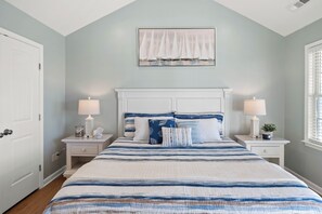 4 chambres, fer et planche à repasser, lit de bébé portatif