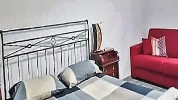 2 Schlafzimmer, Schreibtisch, Bügeleisen/Bügelbrett, Reisekinderbett