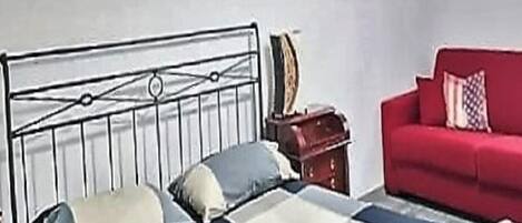 2 bedrooms, desk, iron/ironing board, travel cot