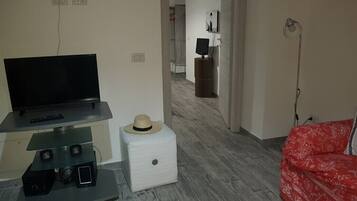 Smart-TV, Bücher, Stereoanlage