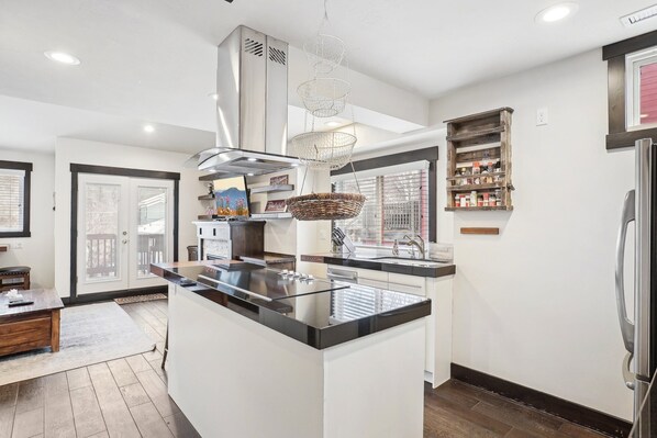 Fridge, microwave, stovetop, dishwasher