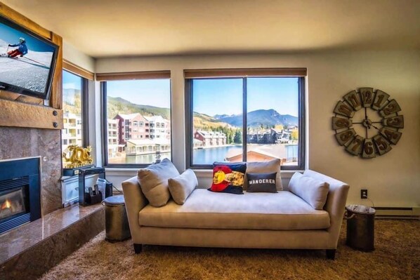 Maison, Plusieurs lits (Edgewater 1436) | Salle de séjour | Téléviseur à écran plat, foyer