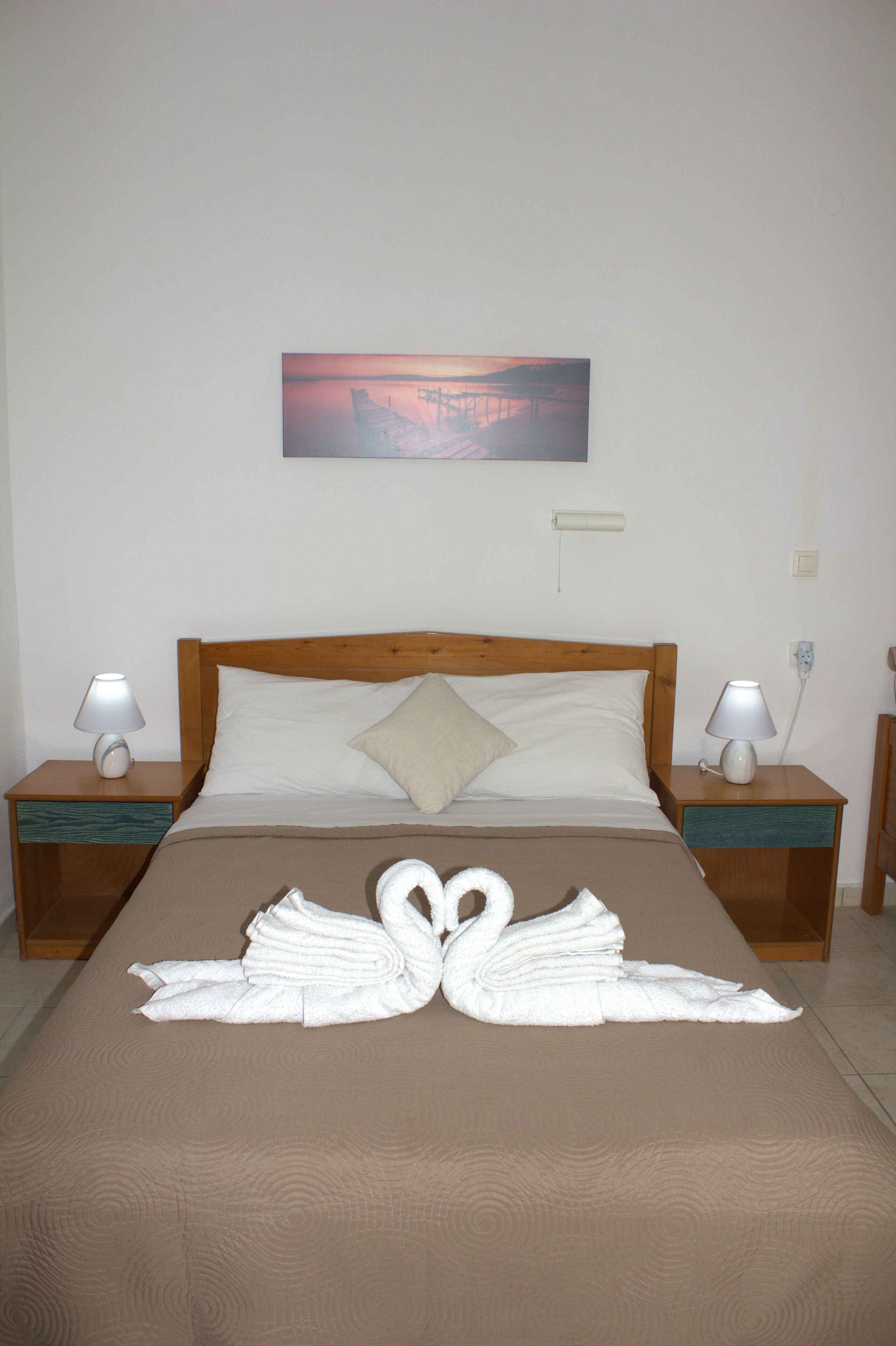 Tallelokero huoneessa, silitysrauta/-lauta, Wi-Fi, vuodevaatteet