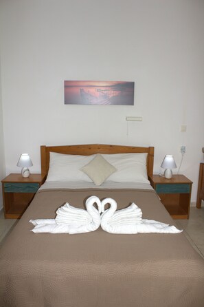 In-room safe, iron/ironing board, WiFi, bed sheets
