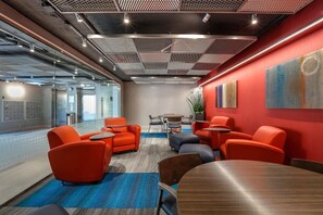 Lobby sitting area - Westwood LA Executive Rentals (Los Angeles)