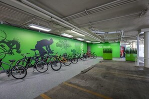 Self parking - Westwood LA Executive Rentals (Los Angeles)