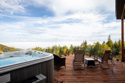 The Arial cottage, spectacular view and Spa