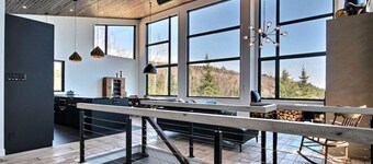 The Arial cottage, spectacular view and Spa