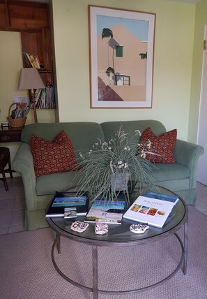 Living area - Bermuda Connections Guest House (Southampton Parish)