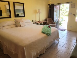 Decoración personalizada, muebles diferentes y escritorio 