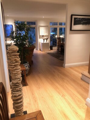 Interior - Pretty white stucco detached house in the heart of Little Venice (London)