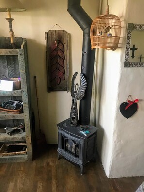 Interior - Casita Pequena Efficiency Apartment (Taos)