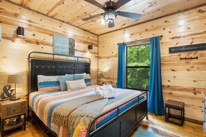 2 bedrooms, iron/ironing board, WiFi, bed sheets - Dreams Come True in Hochatown/Broken Bow, OK! (Broken Bow)