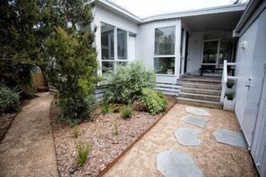 Property grounds - LONSDALE ON GLANEUSE (Point Lonsdale)