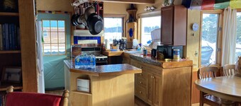 Bungalow by Bishop's Beach! Great Beach access, Wonderful View, Family Friendly