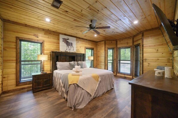 4 bedrooms, WiFi, bed sheets