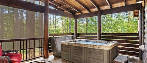 Outdoor spa tub