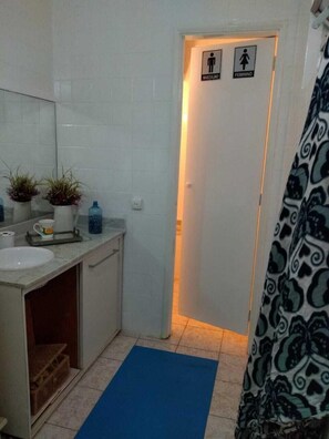 Hårtørrer, håndklæder, Sæbe, Toiletpapir