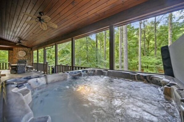 Outdoor spa tub