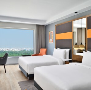Premium bedding, down duvets, memory-foam beds, minibar - Le Meridien Hyderabad (Hyderabad)