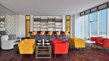 Lounge dans le hall, vue sur la piscine, ouvert tous les jours