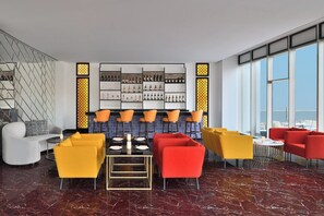 Lobby lounge, poolside views, open daily - Le Meridien Hyderabad (Hyderabad)