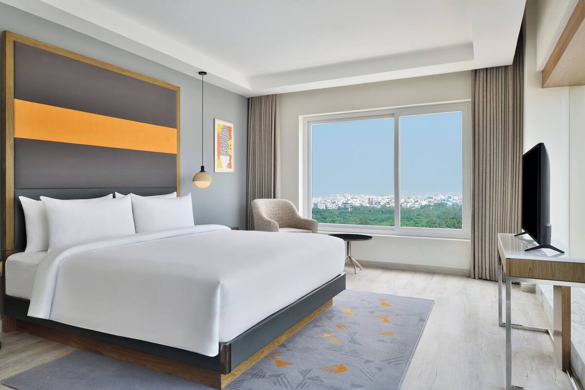 executive suite, 1 bedroom, non smoking | 1 bedroom, premium bedding, down duvets, memory-foam beds