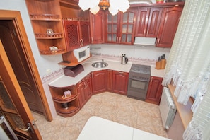 Fridge, microwave, stovetop, dishwasher - Апартаменты с отличным ремонтом . Комфортные и уютные спальни. Близко есть метро (Kyiv)