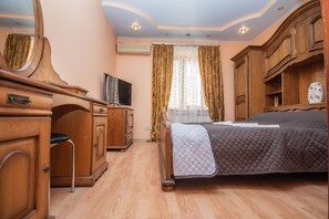 2 bedrooms, in-room safe, iron/ironing board, WiFi - Апартаменты с отличным ремонтом . Комфортные и уютные спальни. Близко есть метро (Kyiv)