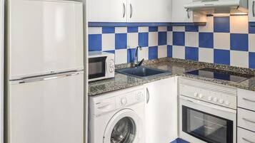 Fridge, stovetop, dishwasher, coffee/tea maker