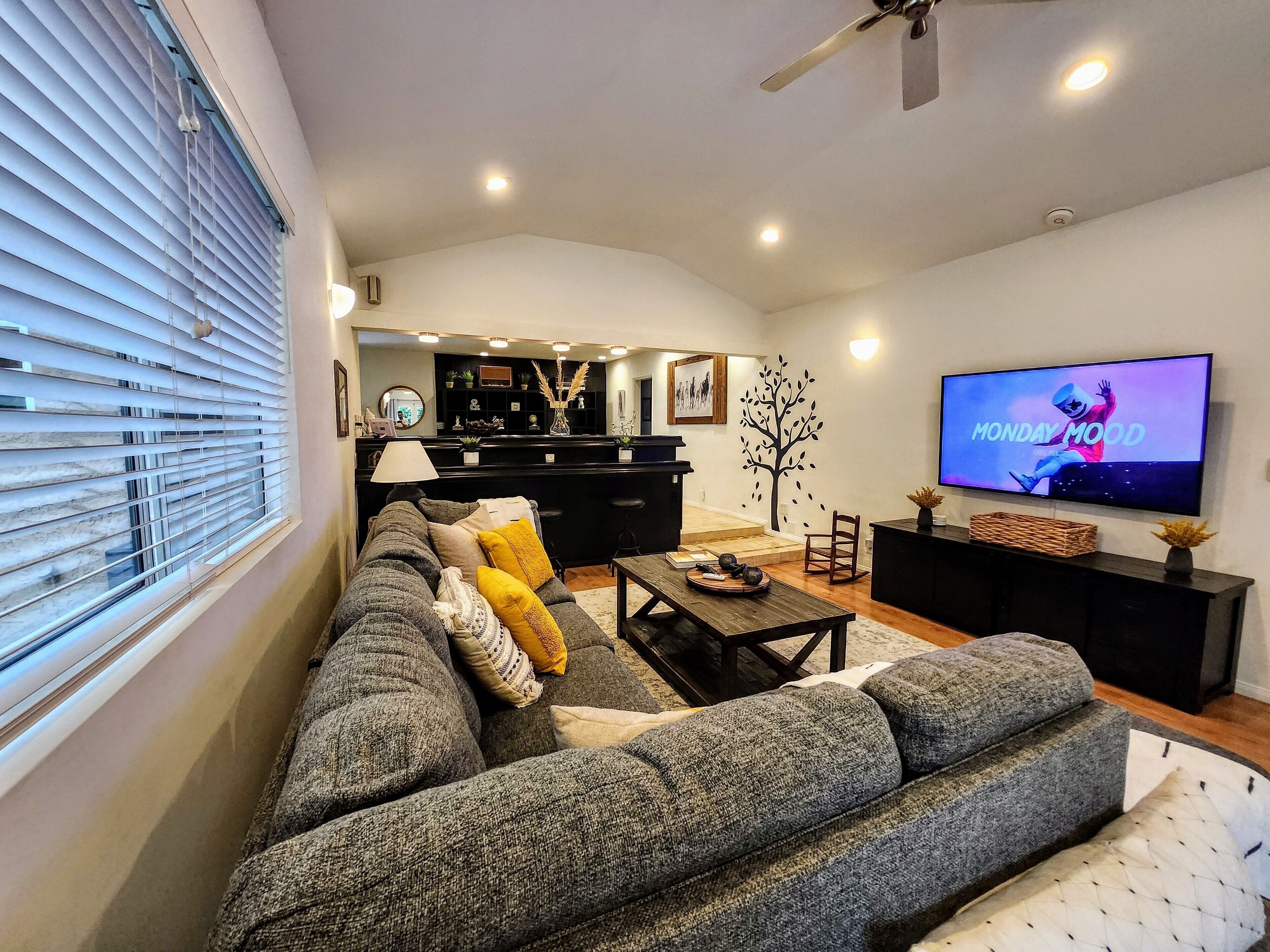 Newly Redecorated 3 BR Getaway near Venice Beach