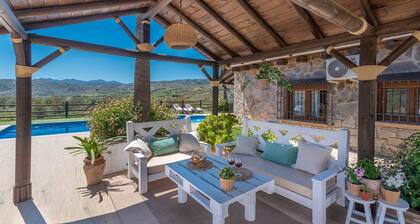 Cortijo Rueda Campos Tolox by Ruralidays