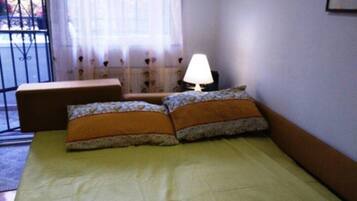 1 habitación, tabla de planchar con plancha, wifi gratis y ropa de cama
