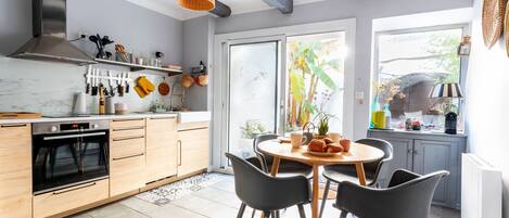 Fridge, microwave, oven, dishwasher