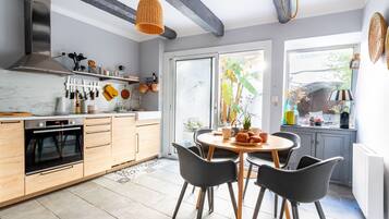 Réfrigérateur, micro-ondes, four, lave-vaisselle