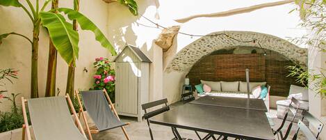 屋外ダイニングエリア