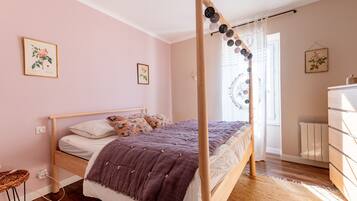 2 slaapkamers, een strijkplank/strijkijzer, gratis wifi, beddengoed