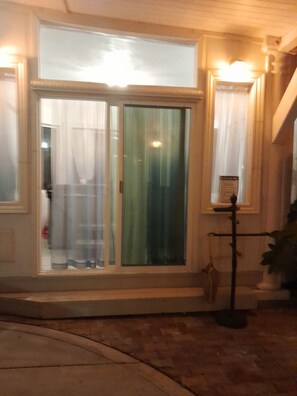 تفاصيل الفندق من الخارج