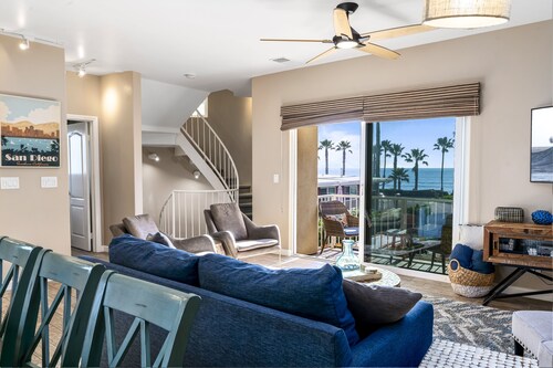 Heart of coastal Oceanside-Ocean view roof top Deck! 100 steps to Beach!