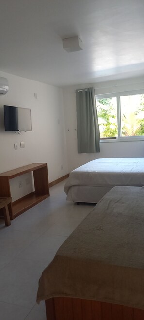 4 bedrooms, desk, iron/ironing board, free WiFi