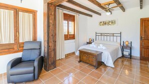 6 soverom, strykejern/-brett, reiseseng for barn og wi-fi