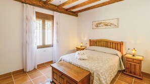 6 habitaciones, tabla de planchar con plancha, cuna de viaje y wifi 