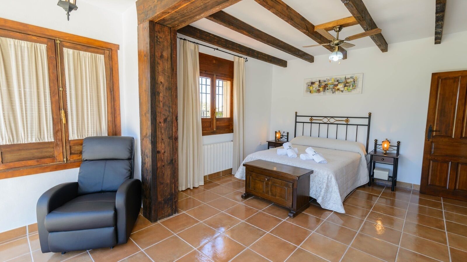 6 chambres, fer et planche à repasser, lit parapluie, Wi-Fi