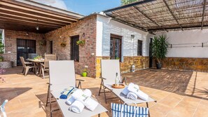 Outdoor dining - Finca Al-Zaytun Órgiva by Ruralidays (Granada)