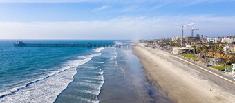 Coastal urban Castle w/ giant Ocean view Deck -BBQ and A/C-100 steps to beach! 