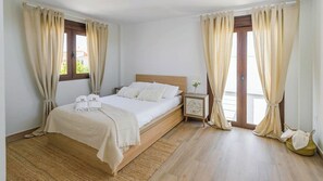 3 habitaciones, tabla de planchar con plancha, cuna de viaje y wifi 