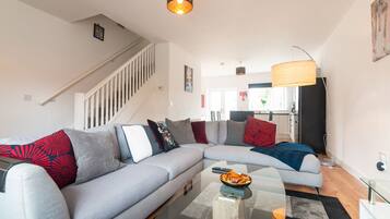 Smart TV, videogames, DVD player