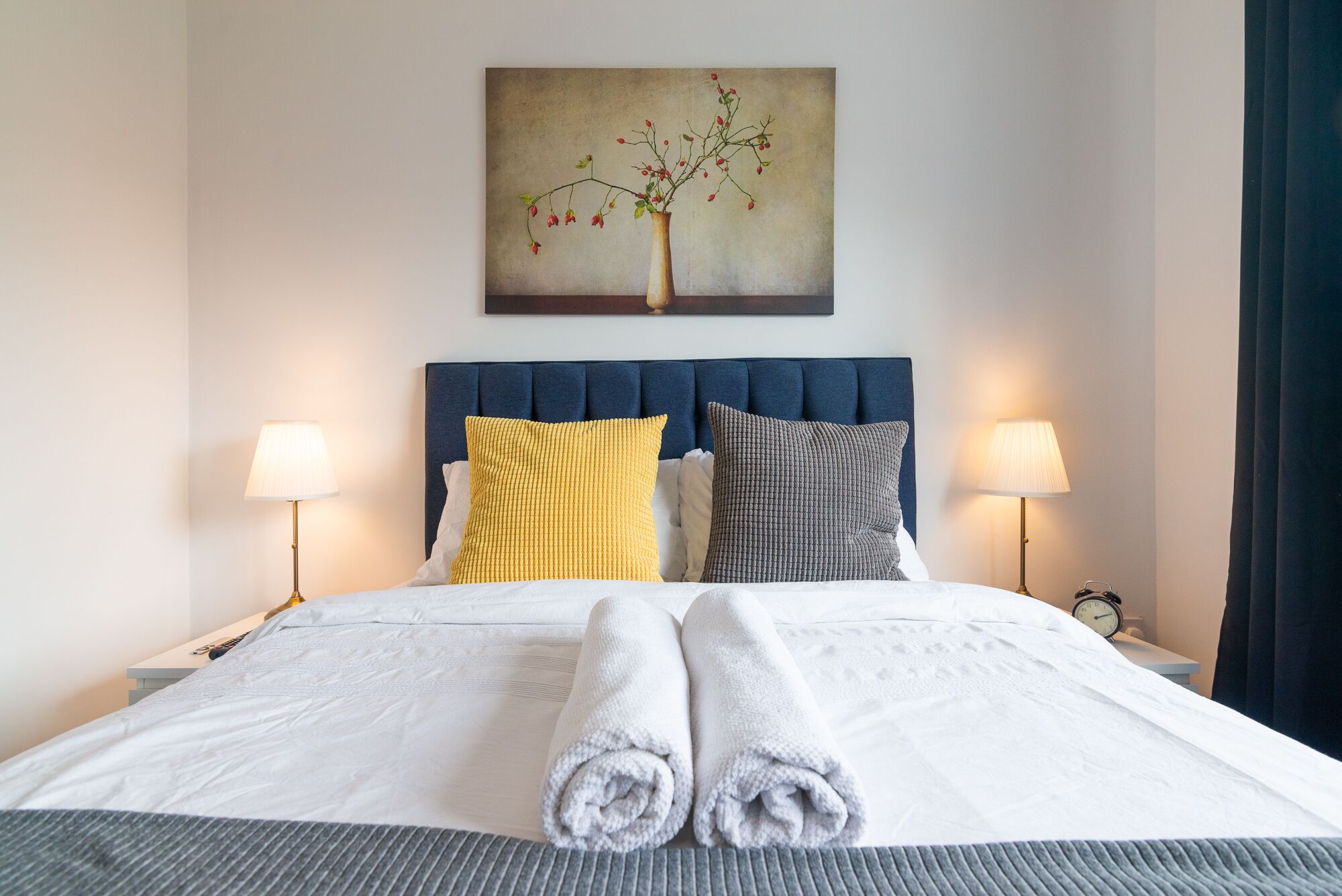 3 sovrum, värdeförvaringsskåp på rummet och skrivbord