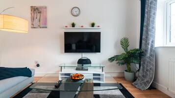 Smart TV, videogames, DVD player