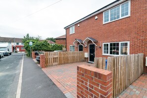 Exterior - Welcome to "Mosh Homes" (Droylsden)